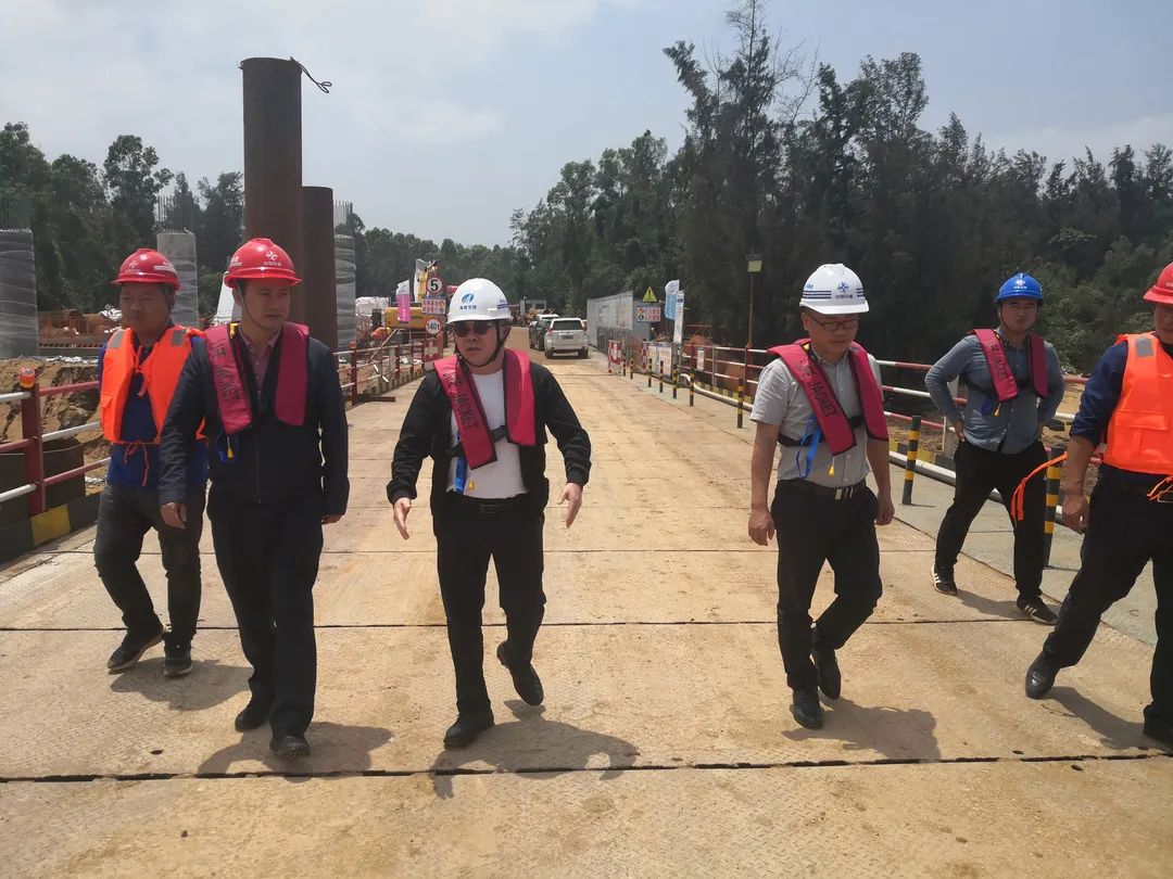 环岛旅游公路公司董事长王康奋赴项目五工区检查指导工作