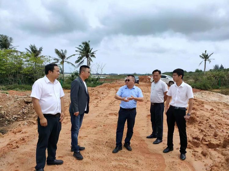 海南环岛旅游公路公司董事长王康奋赴环岛旅游公路项目一工区调研