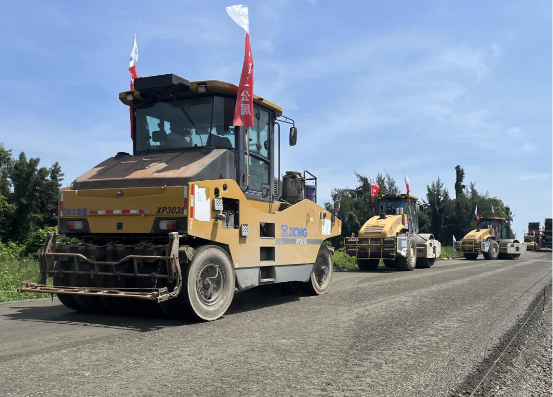 海南环岛旅游公路项目六工区路面基层试验段技术总结会顺利召开