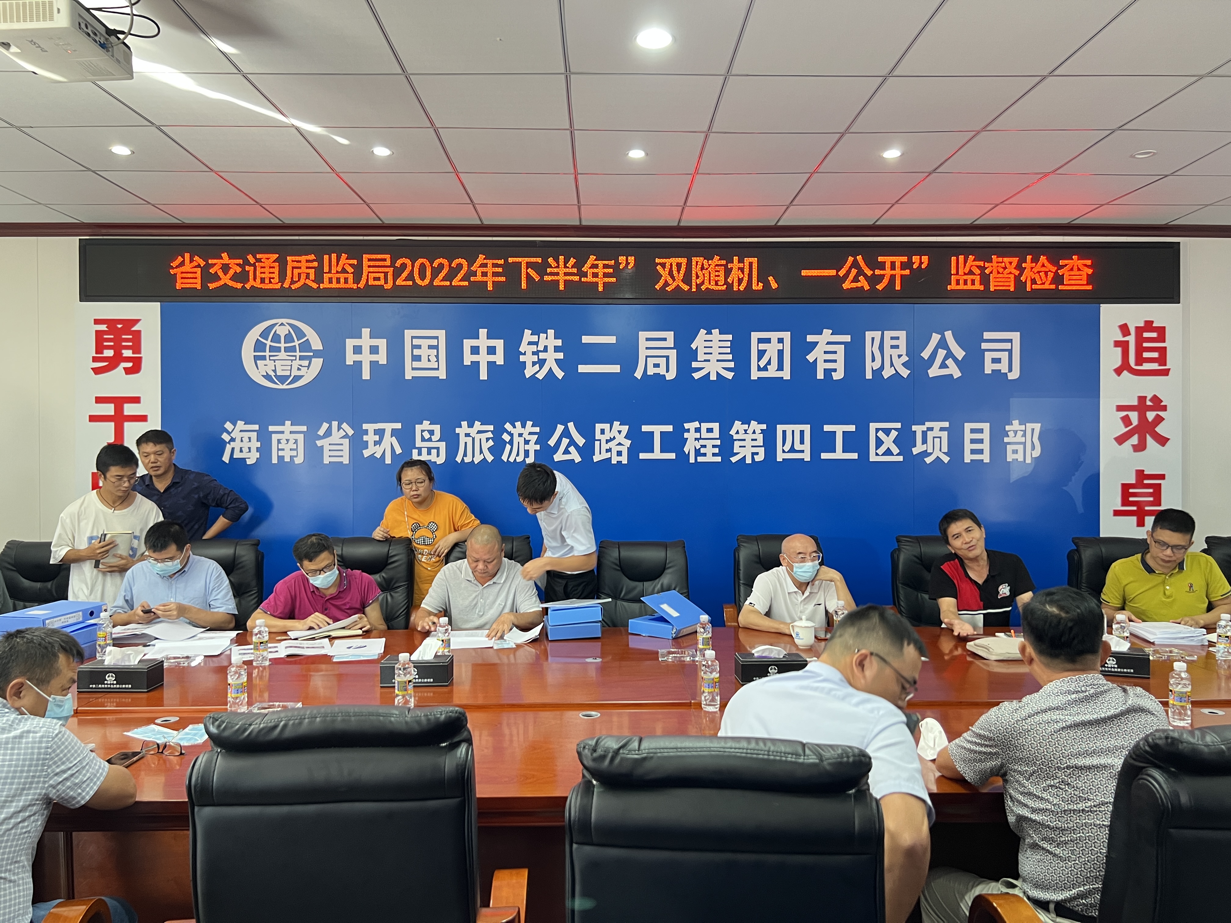 省交通工程质量监督管理局到环岛旅游公路项目四工区开展“双随 机、一公开”监督检查