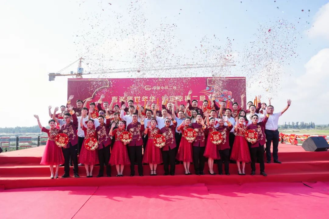 工地虽艰苦 真爱未缺席——环岛旅游公路项目集体婚礼盛大举行！
