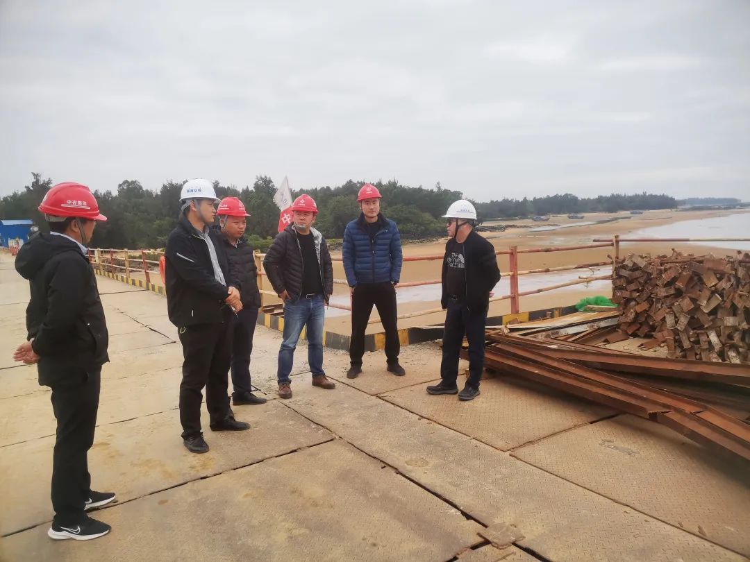 环岛旅游公路公司董事长王康奋赴海南环岛旅游公路项目五工区开展节前安全督导检查